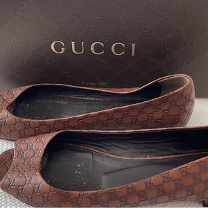 Gucci brown logo peep toe flat
